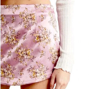 Free people mini skirt pink shimmer embroiderd pattern woman’s trendy skirt